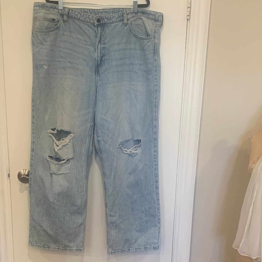 H&M Light Blue Distressed Women's wide leg light blue Jeans